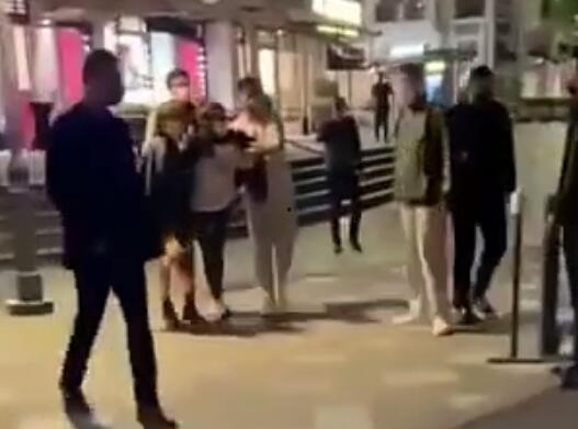 李玟摔倒谁爆料的啊视频,神秘网友视频首度曝光