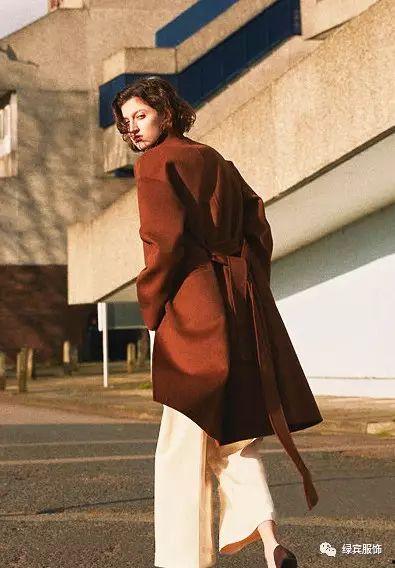 明星焦糖色大衣,明星同款穿搭指南