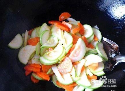 哺乳可以吃茄瓜吗,哺乳期妈妈能否安心享用茄瓜美食？