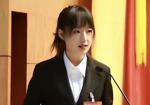 张薇爆料油腻大叔视频,张薇揭露“油腻大叔”视频引发热议