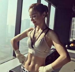 肌肉明星女,塑造完美身材的蜕变之路